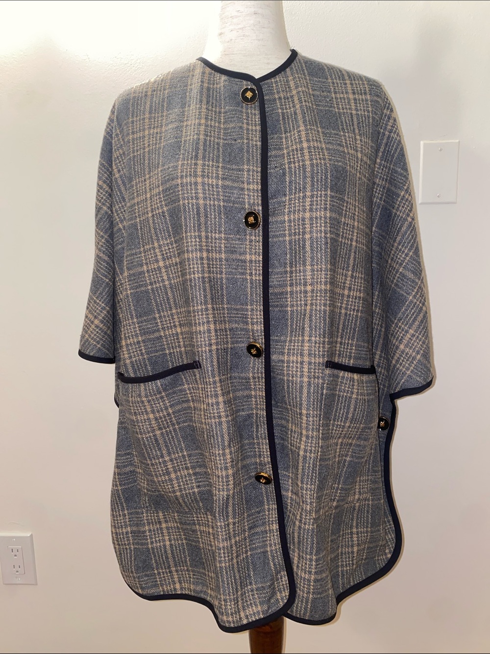 Elegant Plaid Cape Coat in Blue and Cream